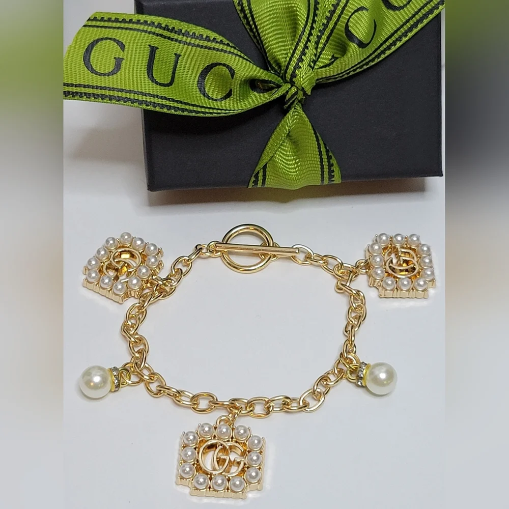 Gucci Gold/Pearl Zip Pulls Custom Toggle Bracelet, Box & Bow - Picture 2 of 4